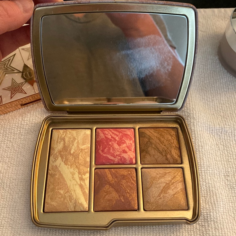 Hourglass lighting edit universe palette